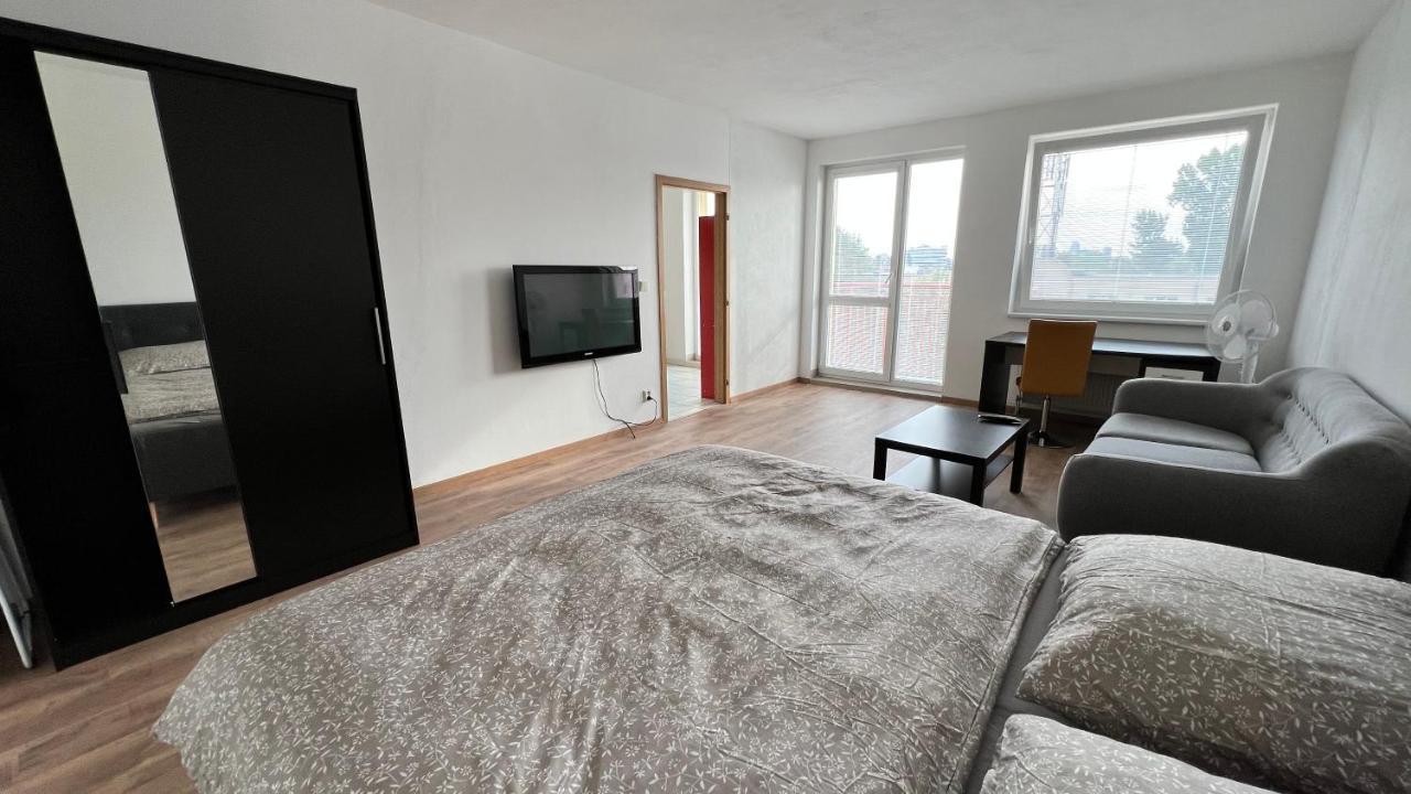 1 Room Apartment With Balcony, Dolezalova Street Bratislava Exterior foto